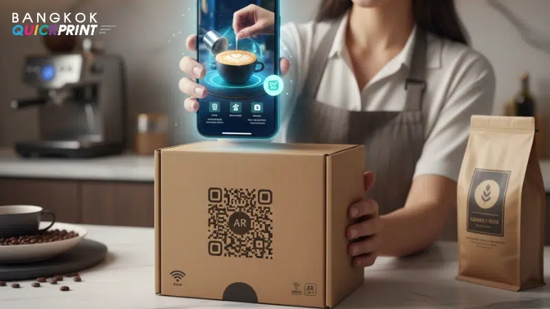 ผู้หญิงสแกน QR บนกล่องกระดาษ เกิดเอฟเฟ็กต์ AR เครื่องดื่มกาแฟบนหน้าจอมือถือ